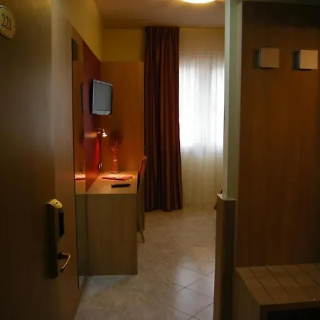 圣卡罗酒店 3* 梅斯特雷